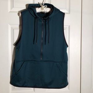 Under armour pullover sz.lg.  dark green.  E. F19
